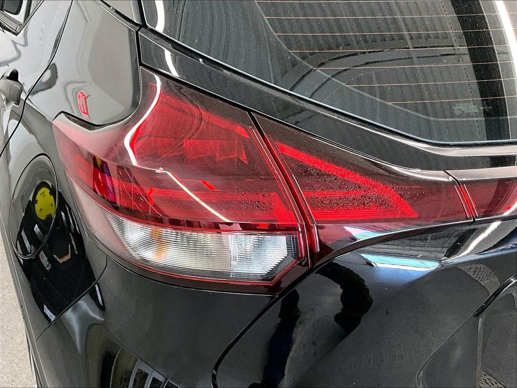 2022 Nissan Kicks — photo 31