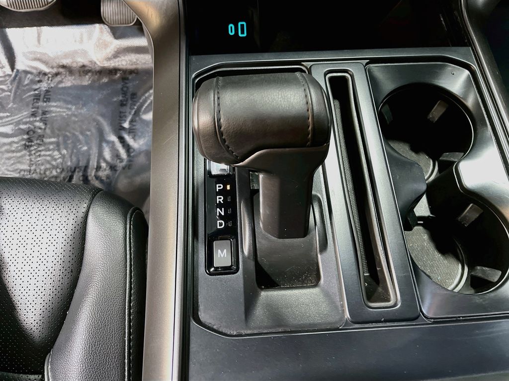 Used 2024 White Metallic Ford Lariat image 17