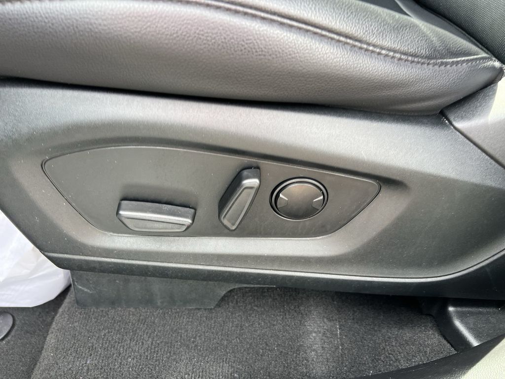 2023 Ford Explorer Limited photo