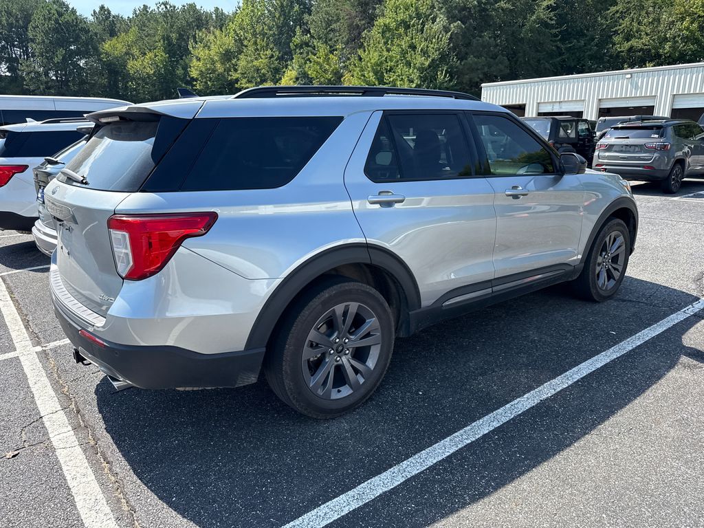 2024 Silver Metallic Ford Explorer XLT 4X4 SUV