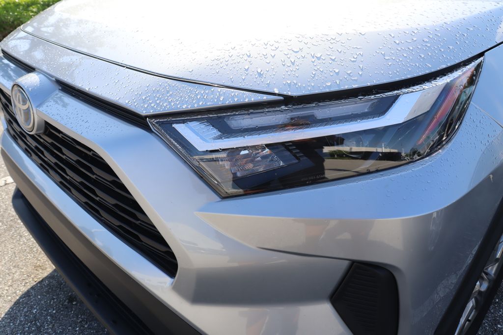2024 Toyota RAV4 XLE 3