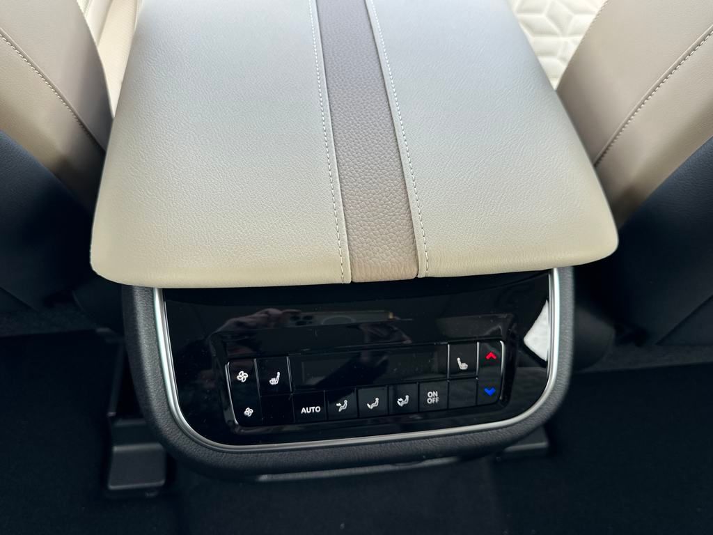 2025 Nissan Armada Platinum photo