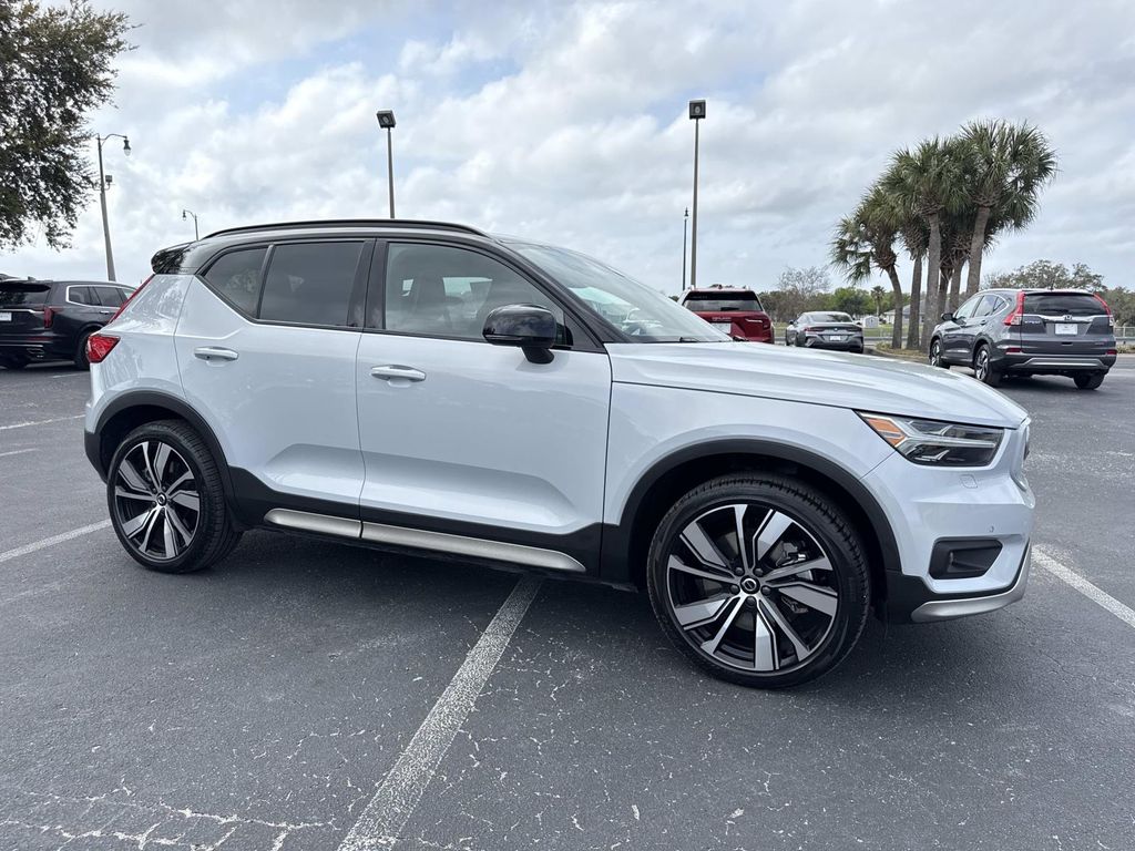2021 Volvo XC40 Recharge Pure Electric P8 eAWD