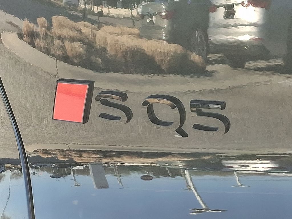 Thumbnail: 2025 Audi SQ5 - 32