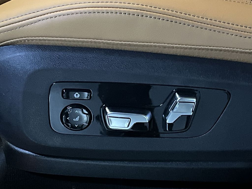 Thumbnail: 2026 BMW X7 - 12