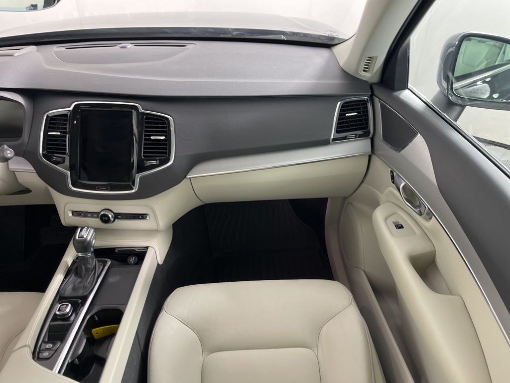 Thumbnail: 2022 Volvo XC90 - 22