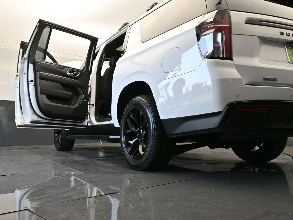 2023 Chevrolet Suburban 4WD RST