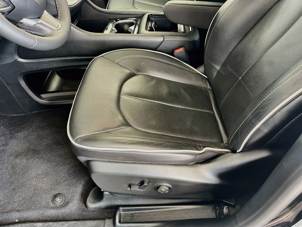 Used 2026 Black Chrysler Limited image 19