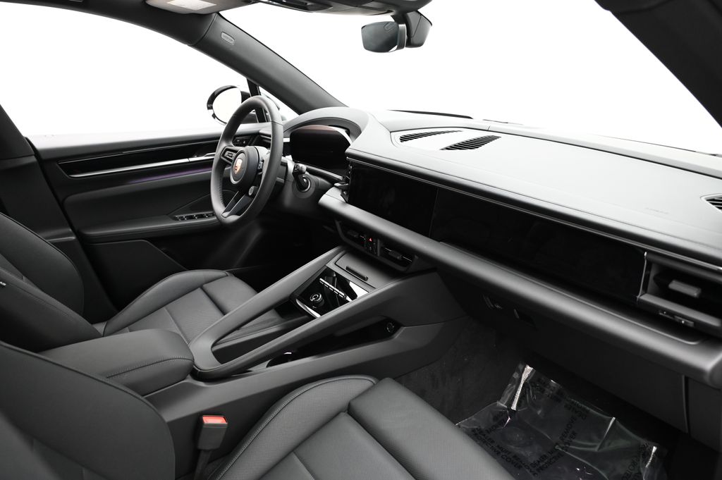 Thumbnail: 2025 Porsche Macan - 23