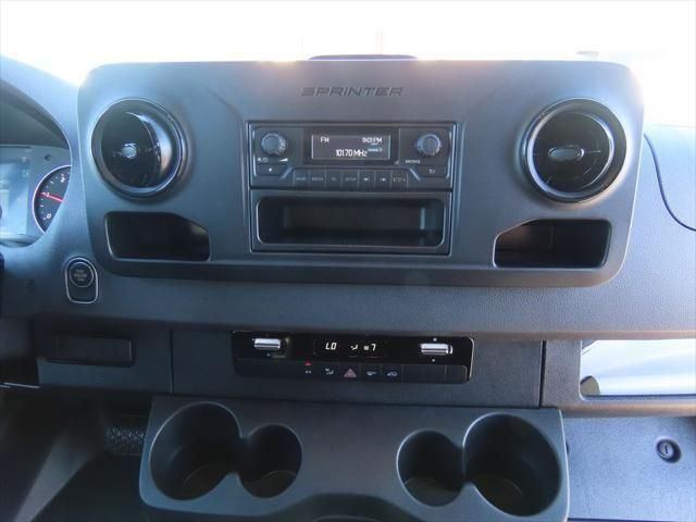 Thumbnail: 2025 Mercedes-Benz Sprinter - 15