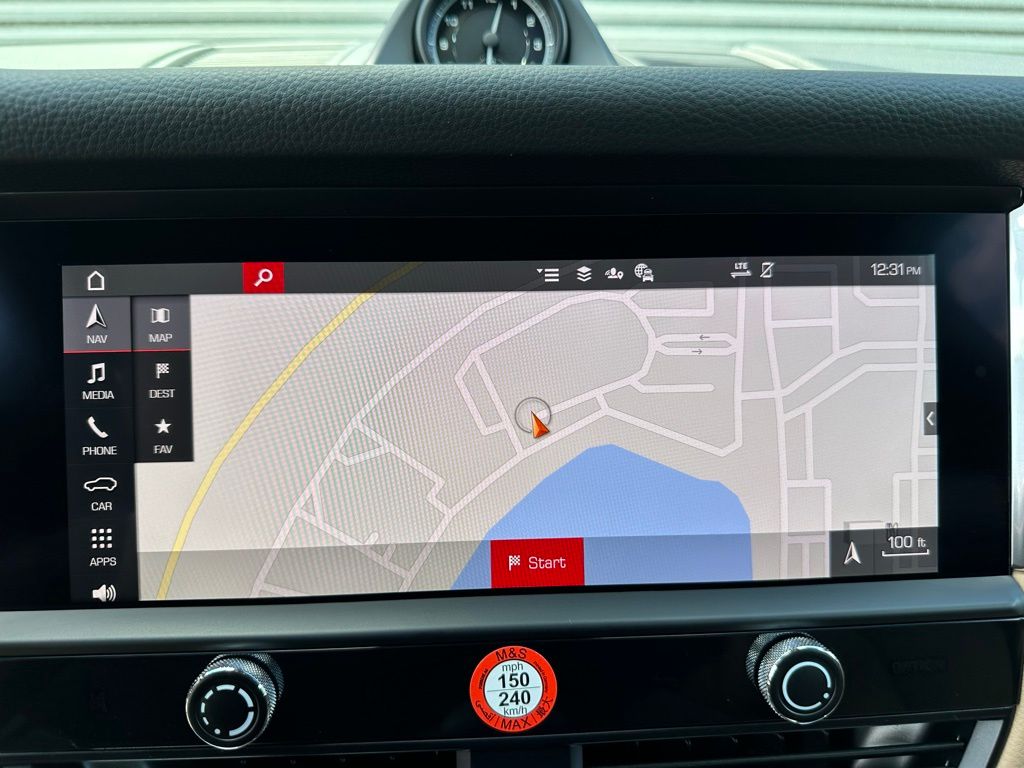 2025 Porsche Macan  22