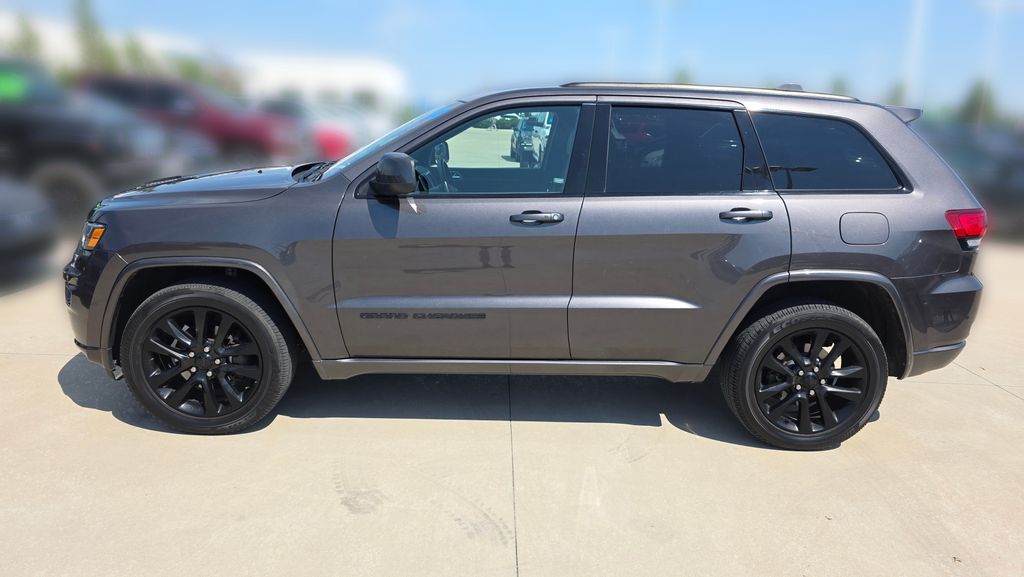 Used 2018 Jeep Grand Cherokee Altitude with VIN 1C4RJFAG3JC305396 for sale in Kansas City