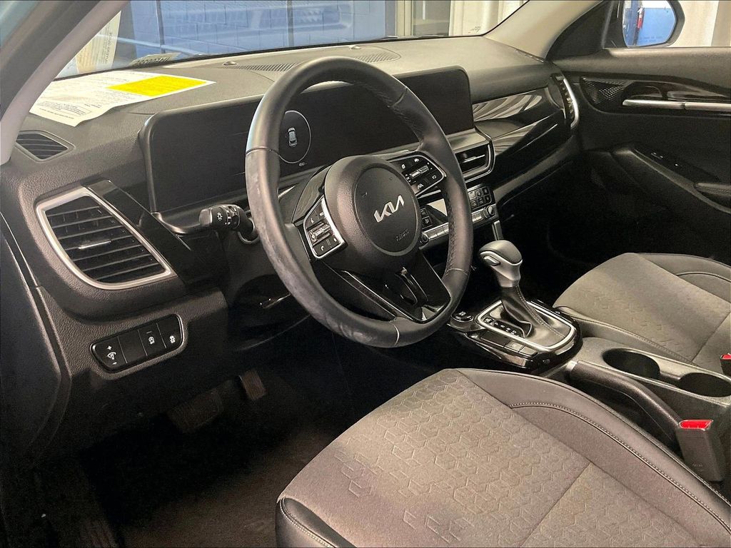 2024 Kia Seltos — photo 8