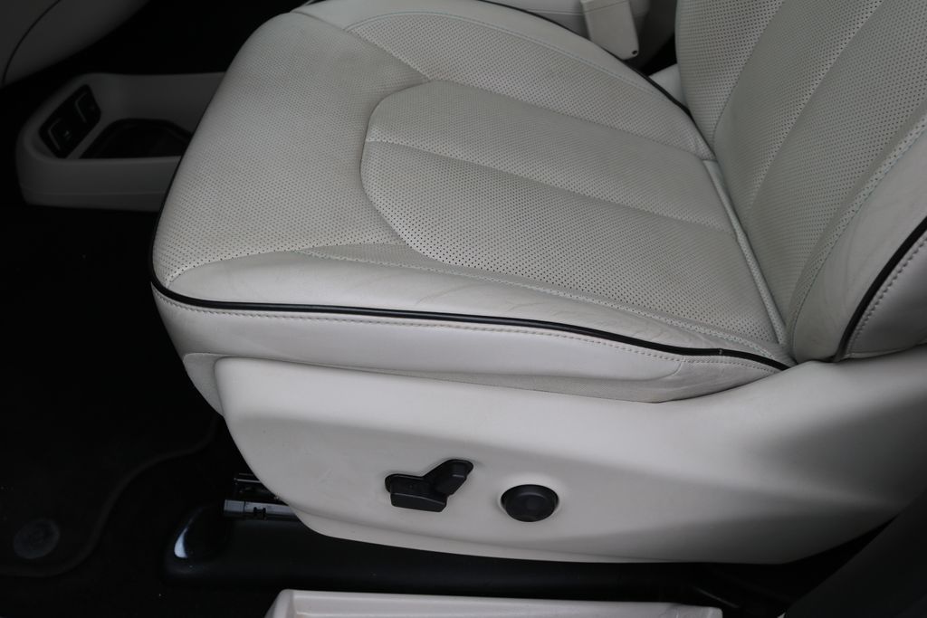 Used Car 2018 Chrysler Pacifica Hybrid  Limited For Sale Under $20,000 In Austin, Texas