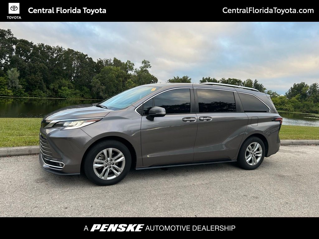 Thumbnail: 2022 Toyota Sienna - 1