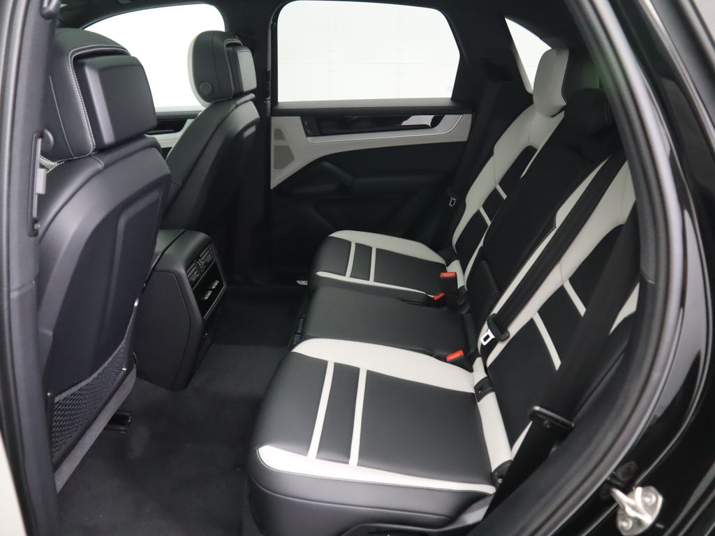 Thumbnail: 2025 Porsche Cayenne - 24