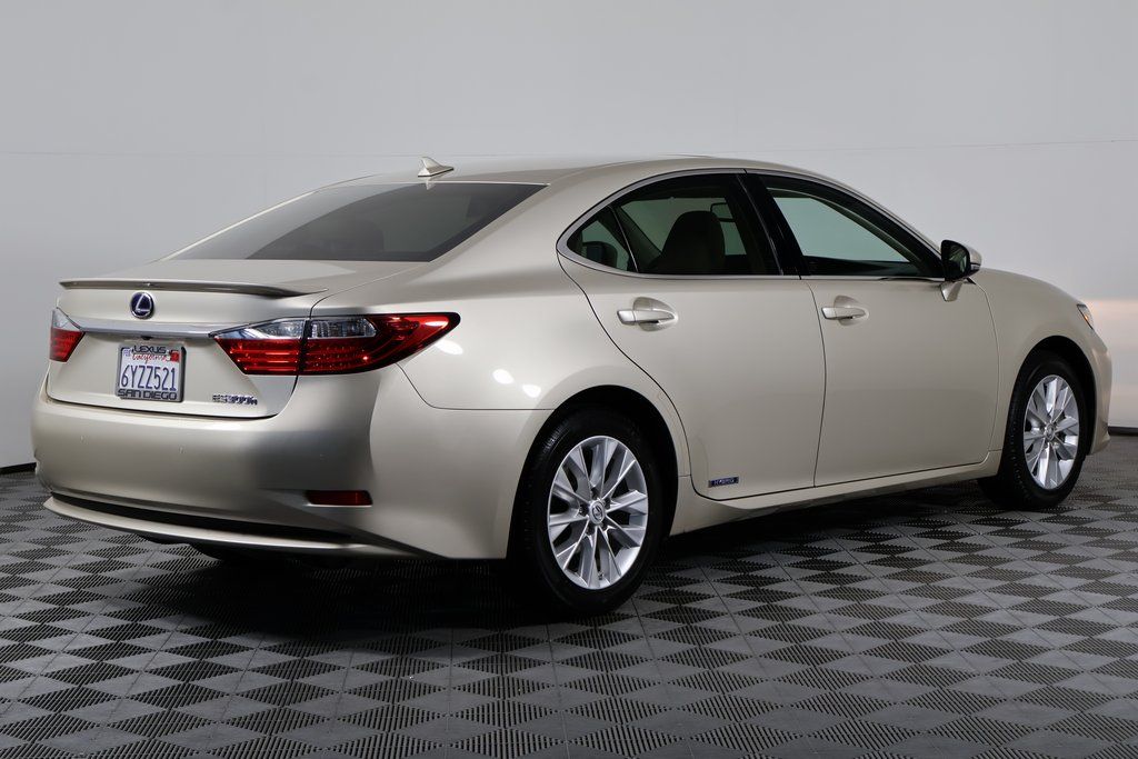 Thumbnail: 2013 Lexus ES - 4