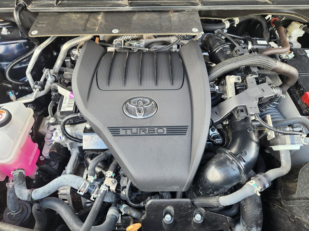 2025 Toyota Highlander LE - Photo 32