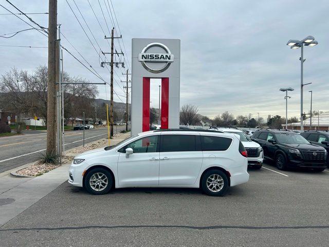 Bright White Clearcoat 2022 Chrysler Pacifica Minivan Front-Wheel Drive 9-Speed Automatic
