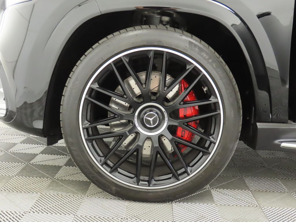2024 Mercedes-Benz GLS 63 AMG 32