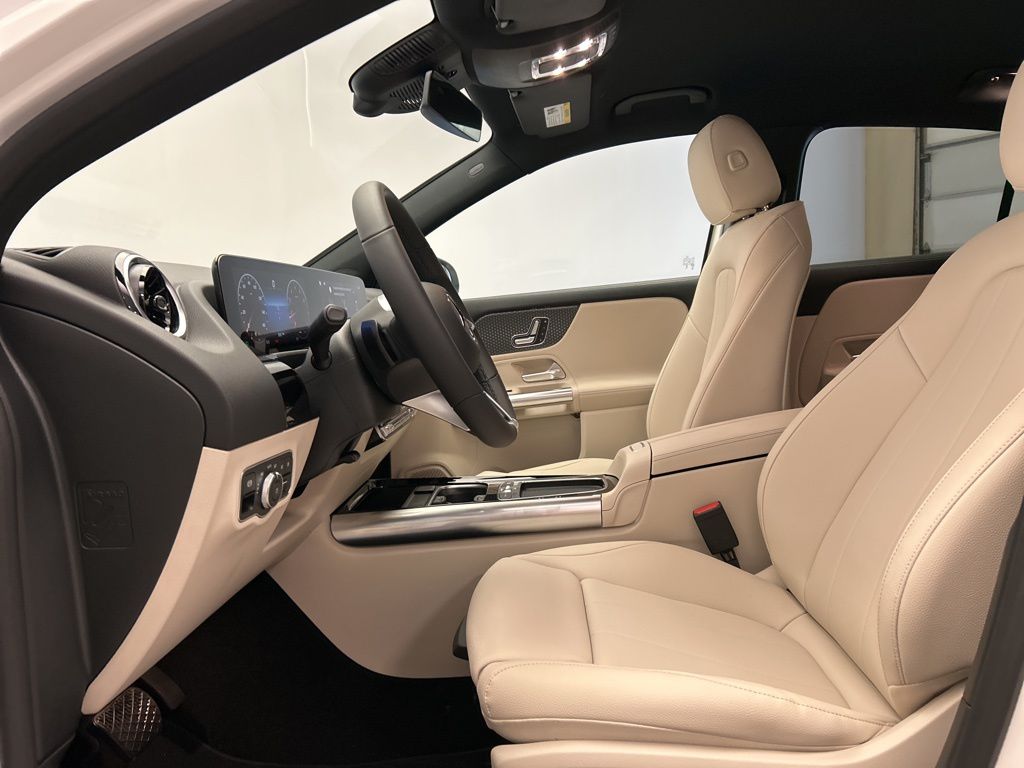 Thumbnail: 2025 Mercedes-Benz GLA - 12