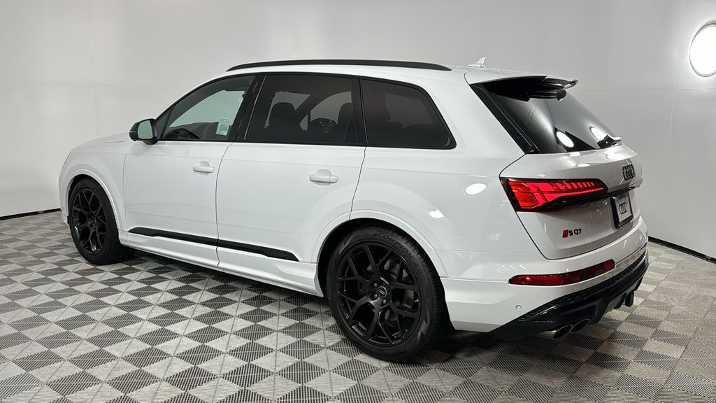 2025 Audi SQ7  3