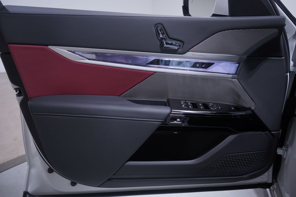 Thumbnail: 2025 BMW 7 Series - 16