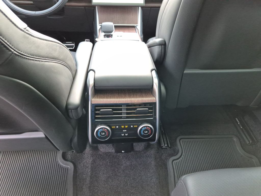 Used 2024 White Land Rover SE image 29