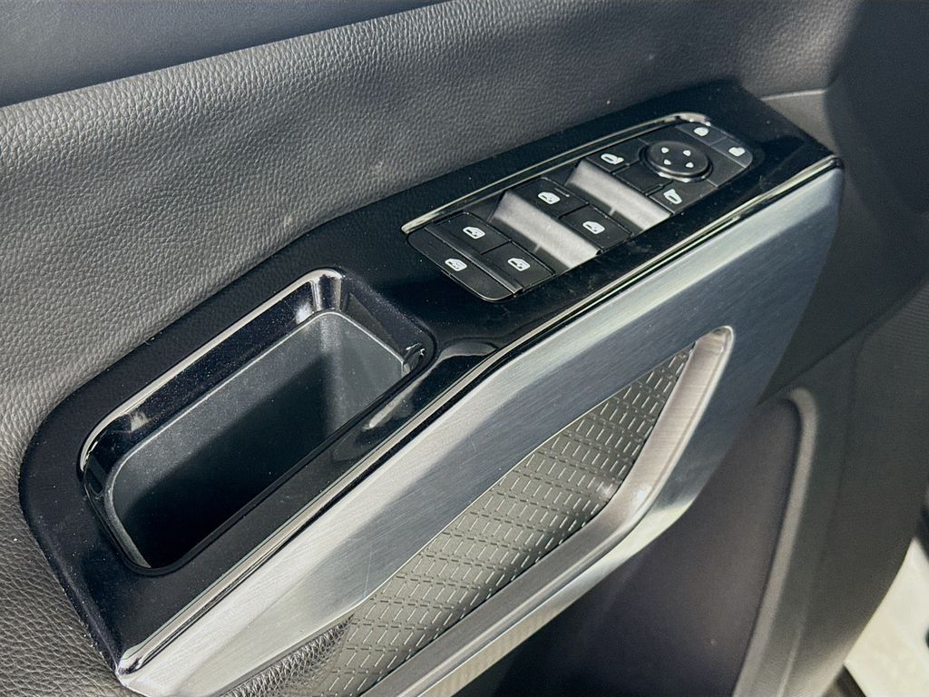 Thumbnail: 2023 Nissan Pathfinder - 17