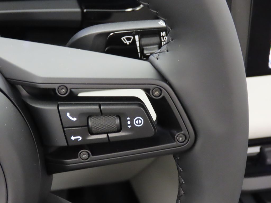 Thumbnail: 2026 Porsche Macan - 23