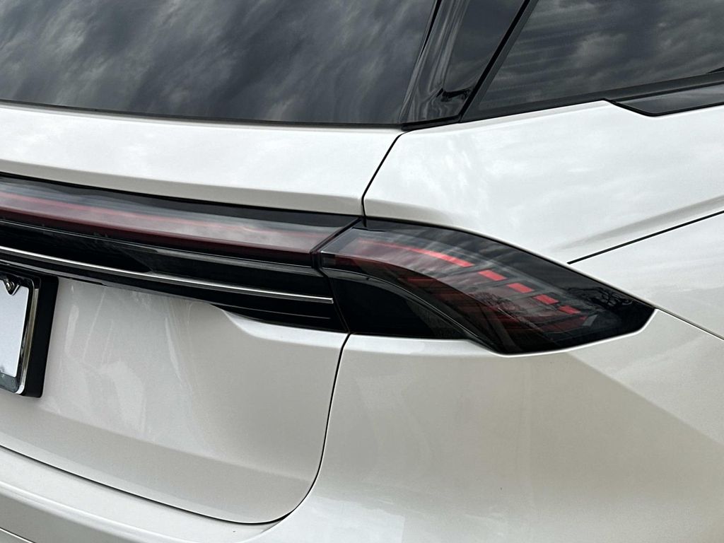 Thumbnail: 2025 Lincoln Nautilus - 10