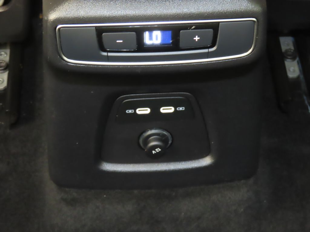 Thumbnail: 2025 Audi Q4 e-tron - 24