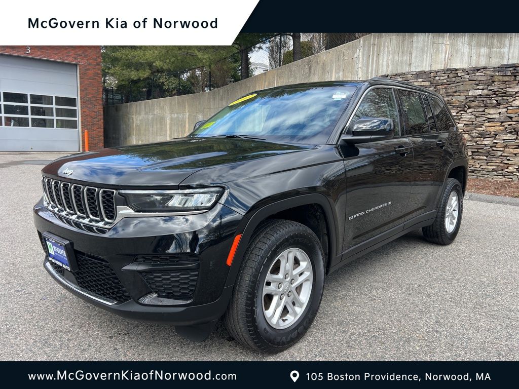 Diamond Black Crystal Pearlcoat 2023 Jeep Grand Cherokee Laredo 4WD SUV / Crossover Four-Wheel Drive 8-Speed Automatic