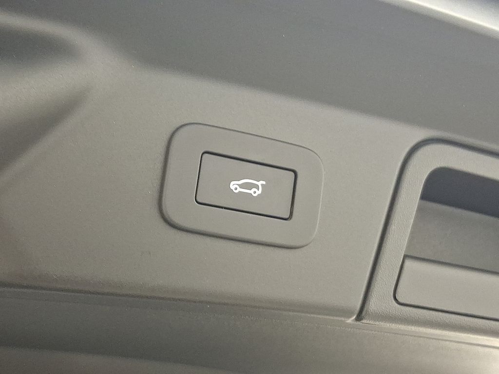 Thumbnail: 2025 Land Rover Range Rover Velar - 29