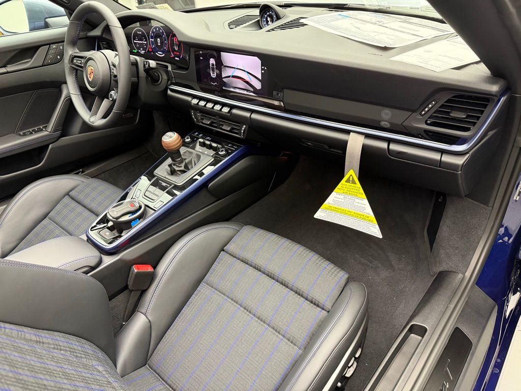Thumbnail: 2025 Porsche 911 - 25