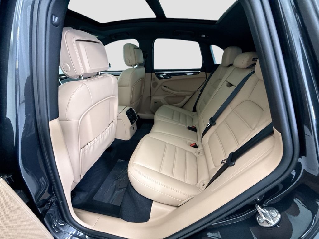Thumbnail: 2026 Porsche Macan - 18