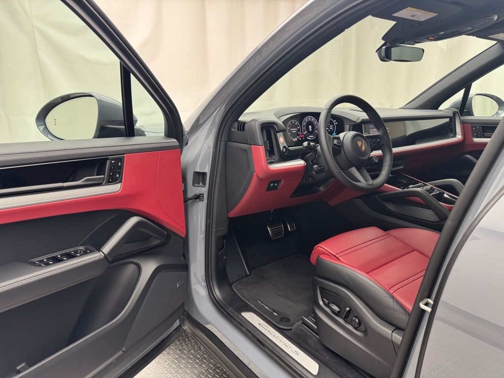 2025 Porsche Cayenne S 4