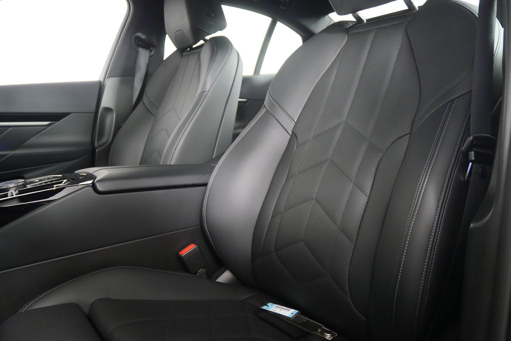 2025 BMW 5 Series 530i 11