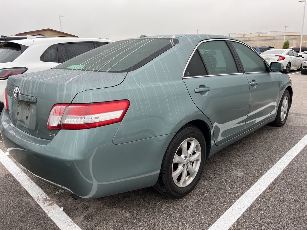 2011 Toyota Camry LE 3