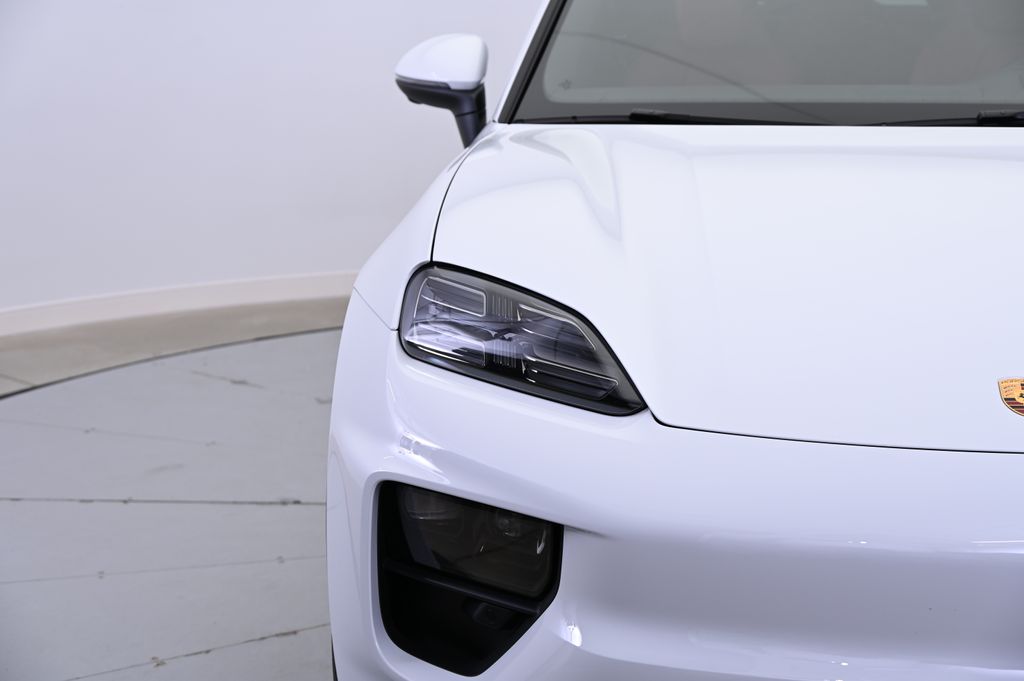Thumbnail: 2025 Porsche Macan - 9