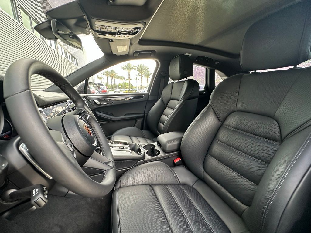 Thumbnail: 2026 Porsche Macan - 5