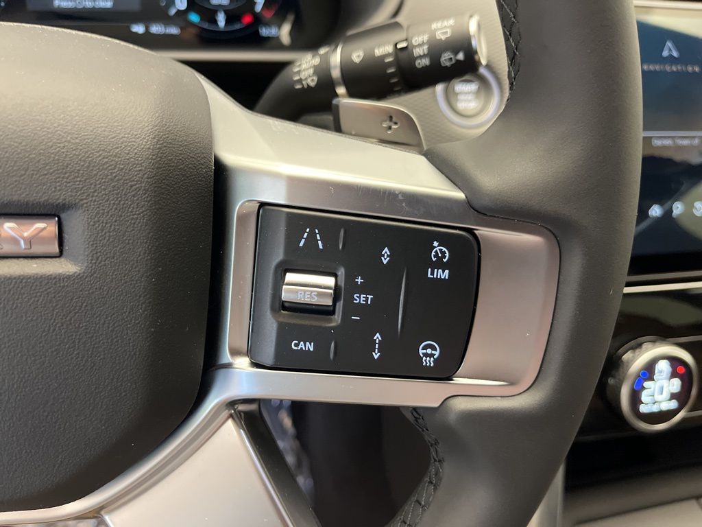 Thumbnail: 2026 Land Rover Discovery - 15