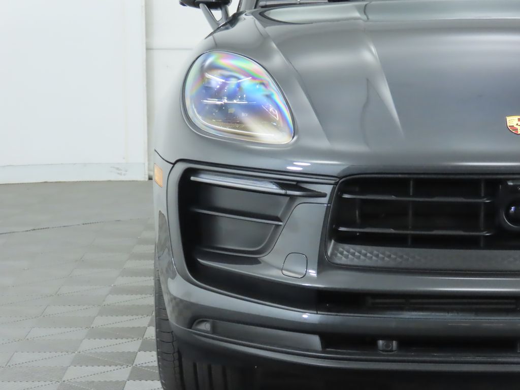 Thumbnail: 2025 Porsche Macan - 12
