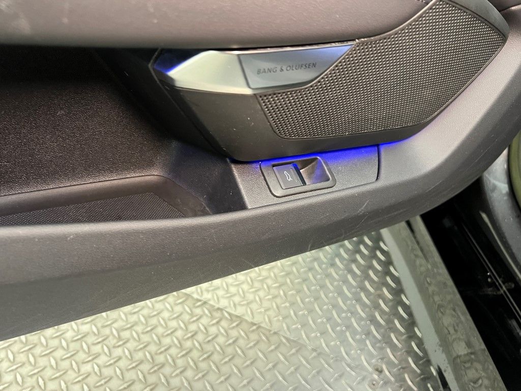 Thumbnail: 2023 Audi e-tron GT - 30