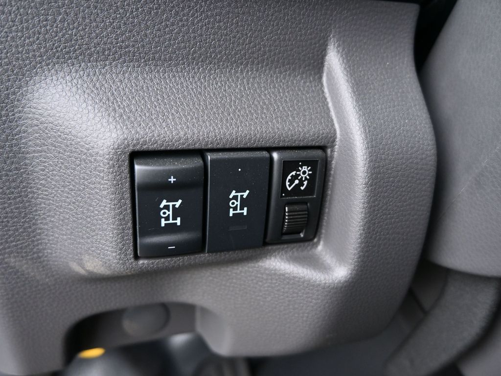 2025 Isuzu NRR 