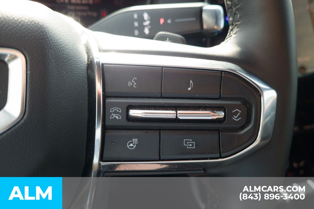 Used 2025 White GMC Elevation image 11