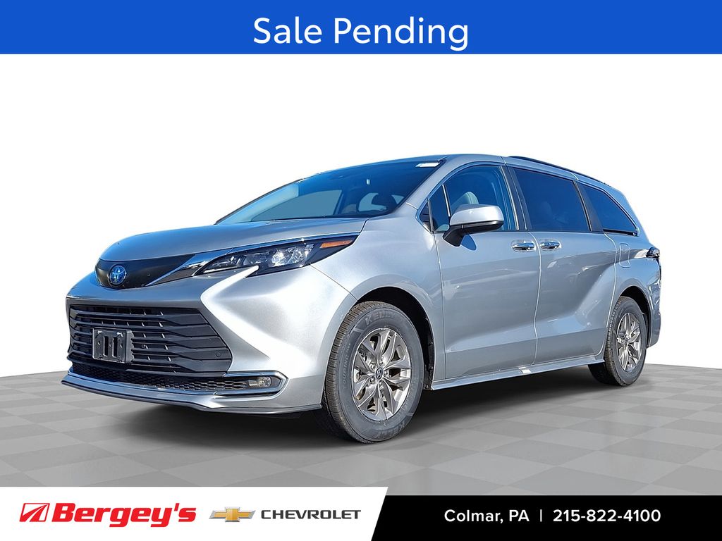 2024 Toyota Sienna XLE 7-Passenger FWD