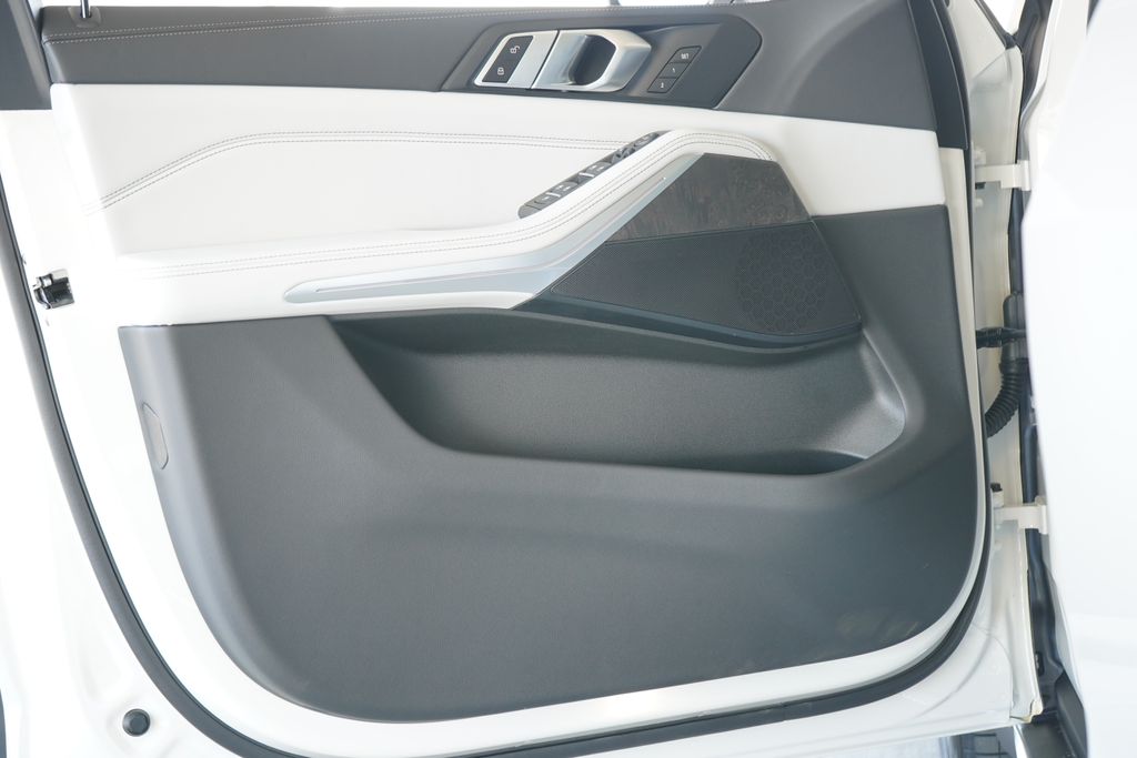 Thumbnail: 2026 BMW X5 - 9