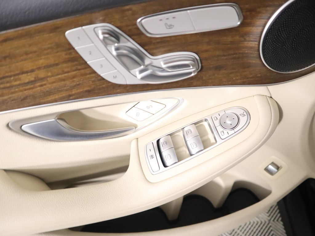 Thumbnail: 2022 Mercedes-Benz GLC - 23