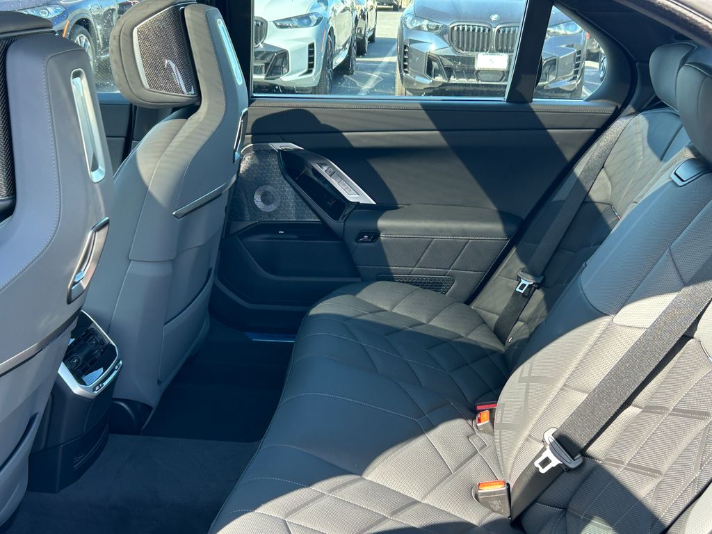 2025 BMW 7 Series 760i xDrive 31
